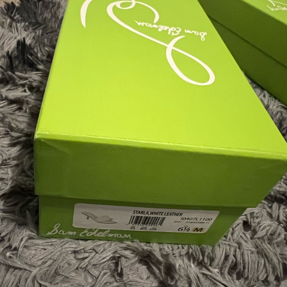 White puffy leather open toe heels by Sam Edelson, size 6.5 - Picture 4 of 5